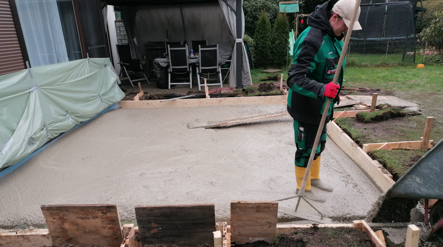 Betonsohle und Fundamente für einen Sommergarten